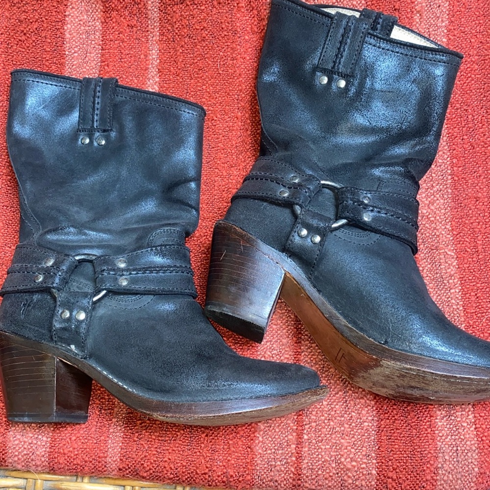 FRYE CARMEN HARNESS BOOTS SZ 7.5 B MADE IN MEXICO THICK LEATHER